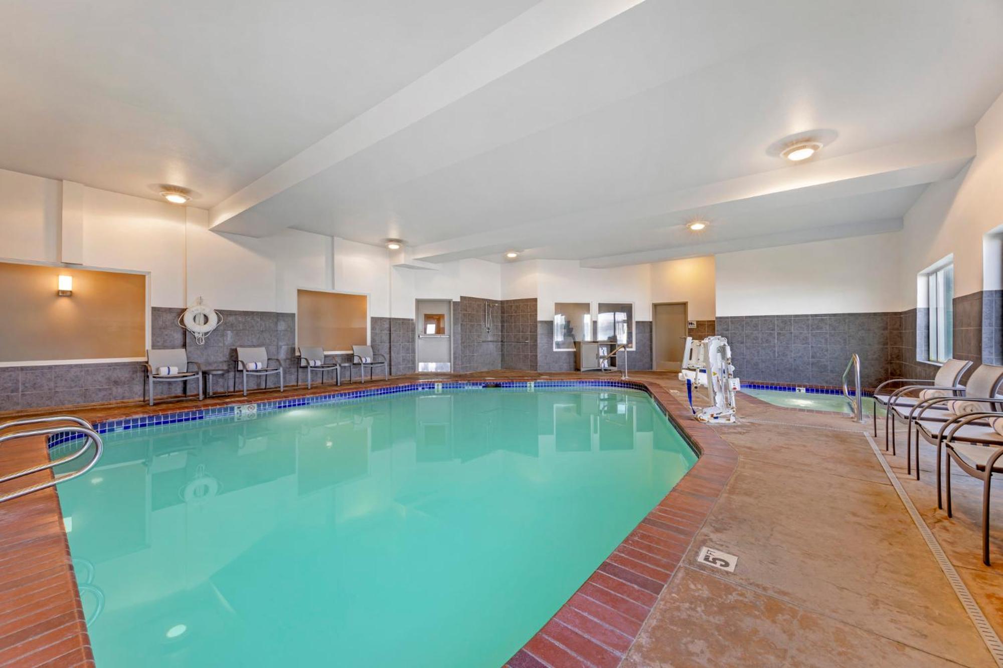Holiday Inn Express Hotel & Suites Astoria By Ihg Exterior foto